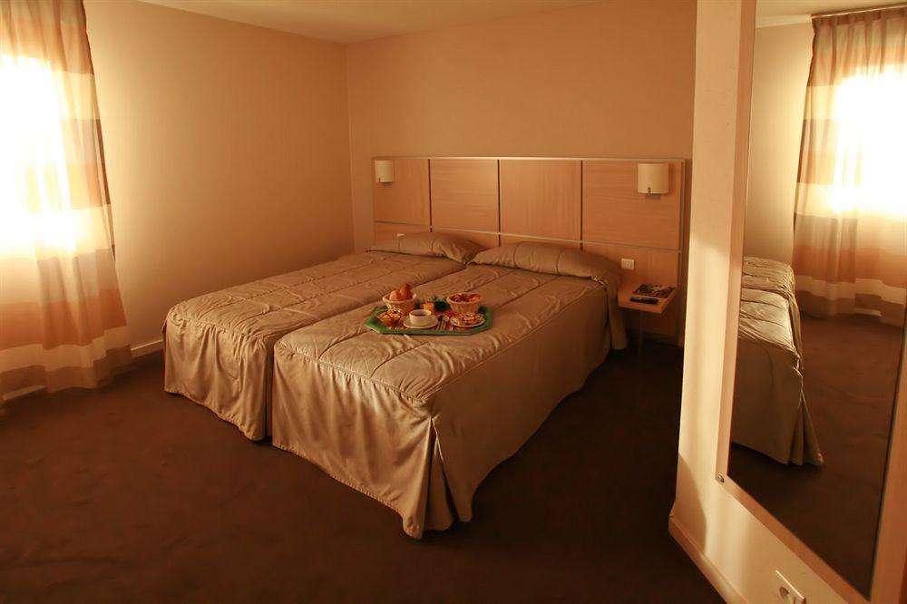 Hotel The Originals Boutique, Actuel Hôtel, Saint-etienne Aéroport 3*